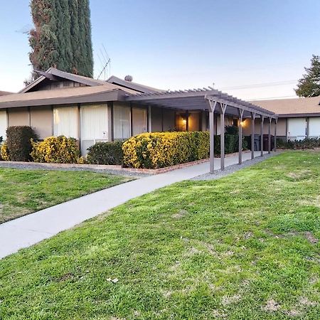 Centrally Located, 4X Queen, 300 Mbps Internet With Backyard! Hemet Extérieur photo