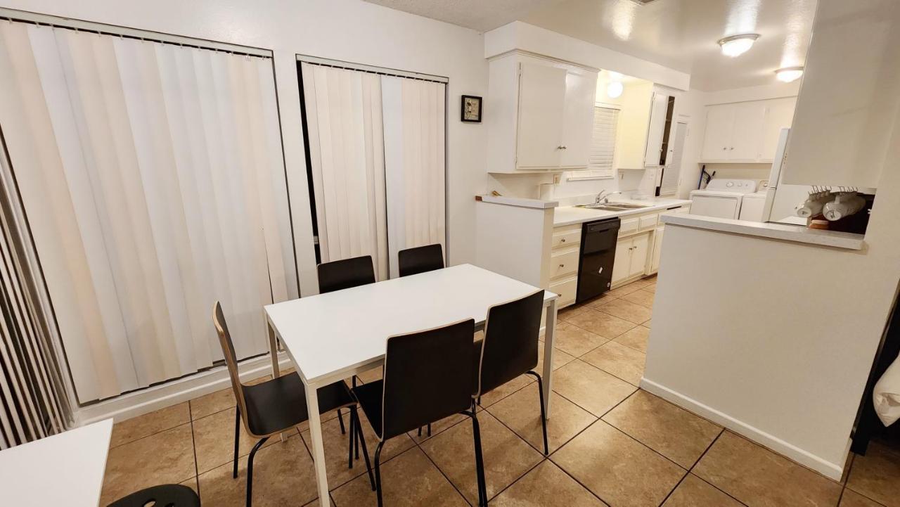Centrally Located, 4X Queen, 300 Mbps Internet With Backyard! Hemet Extérieur photo