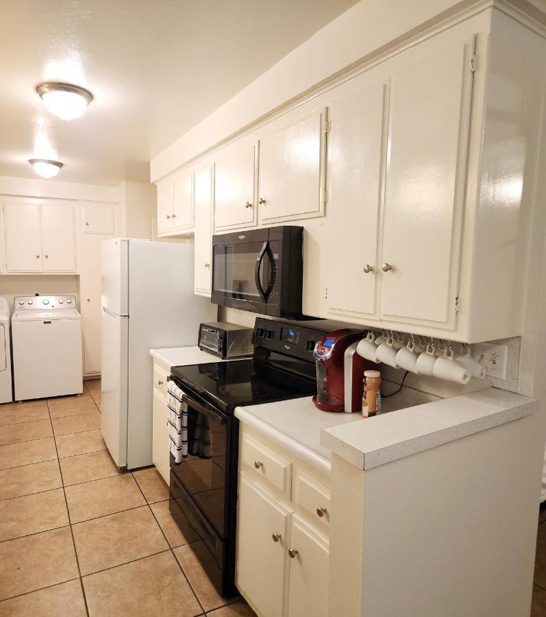 Centrally Located, 4X Queen, 300 Mbps Internet With Backyard! Hemet Extérieur photo