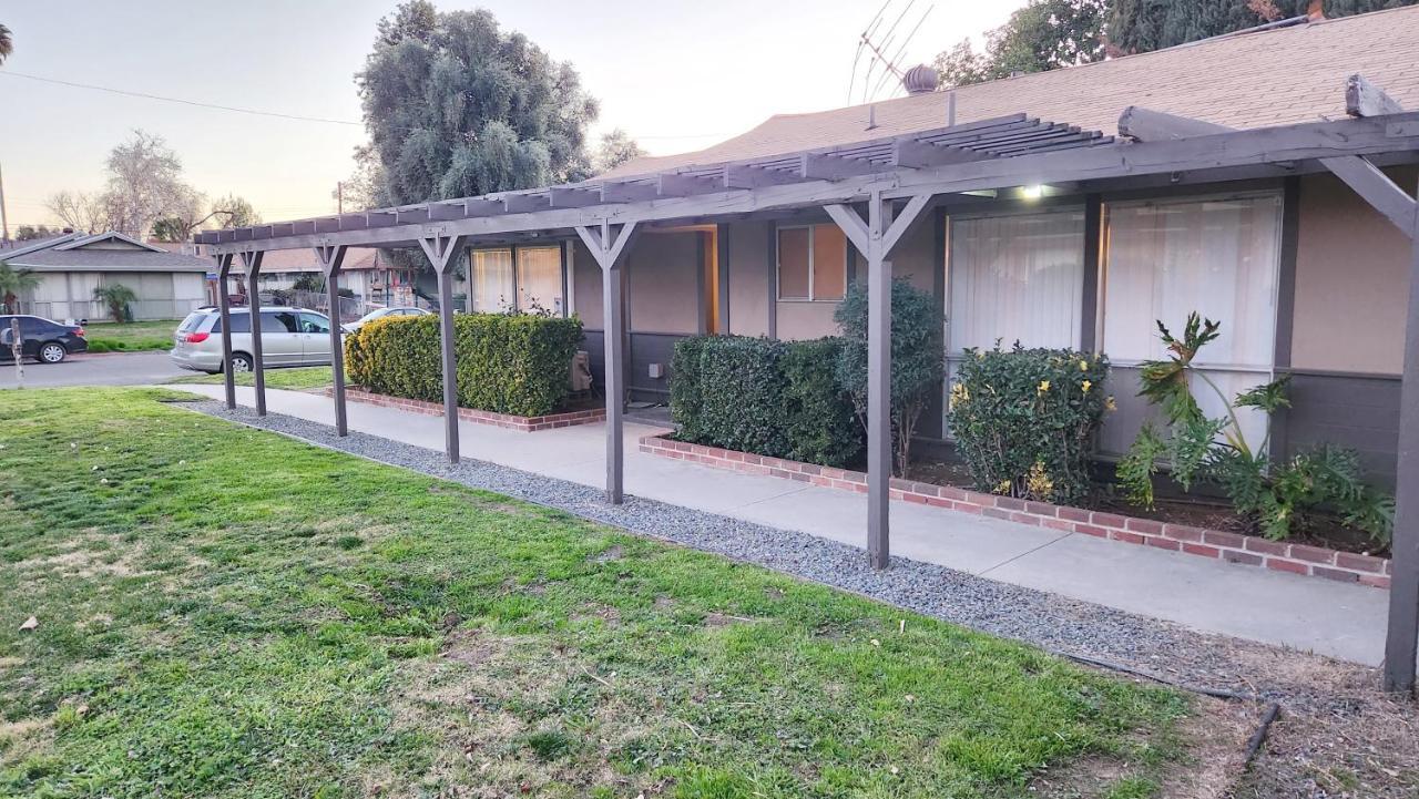 Centrally Located, 4X Queen, 300 Mbps Internet With Backyard! Hemet Extérieur photo